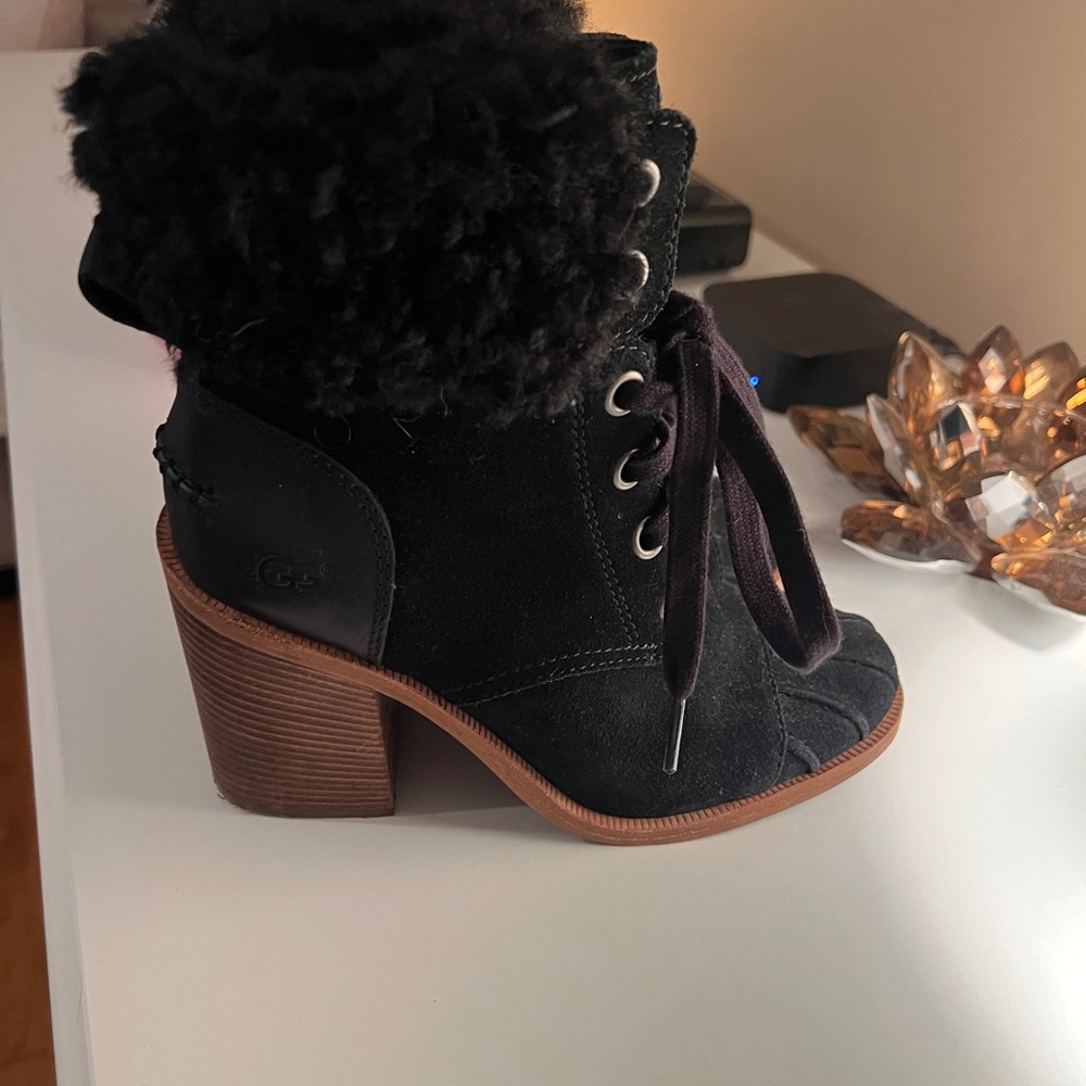 UGG Black Heeled fur and suede Boots with Brown Sole
